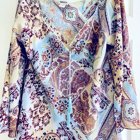 WOMEN’S COLD SHOULDERS BEAUTIFUL TOP SIZE 2X. SOFT FEMININE, COLORFUL FLORALS - Picture 5 of 16